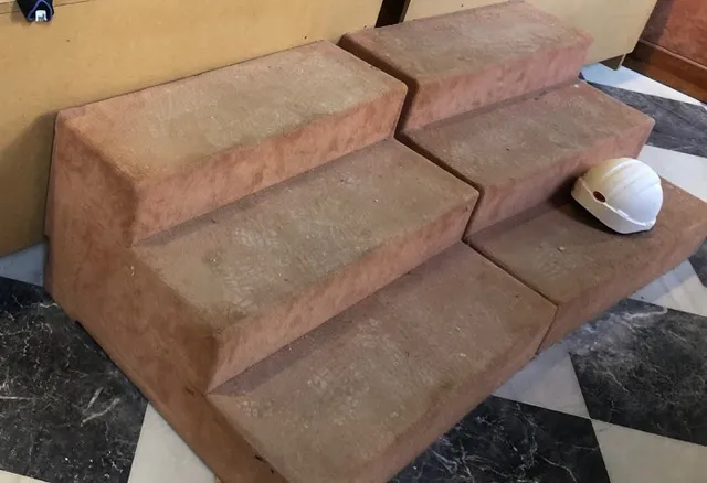 Antes de escaleras de salón de actos con solución Ana Durán